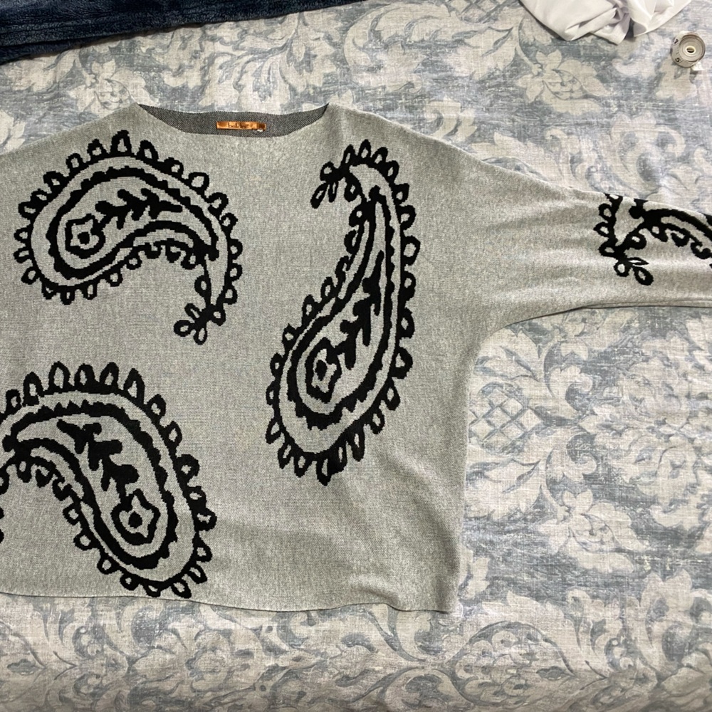 Ladies light weight sweater